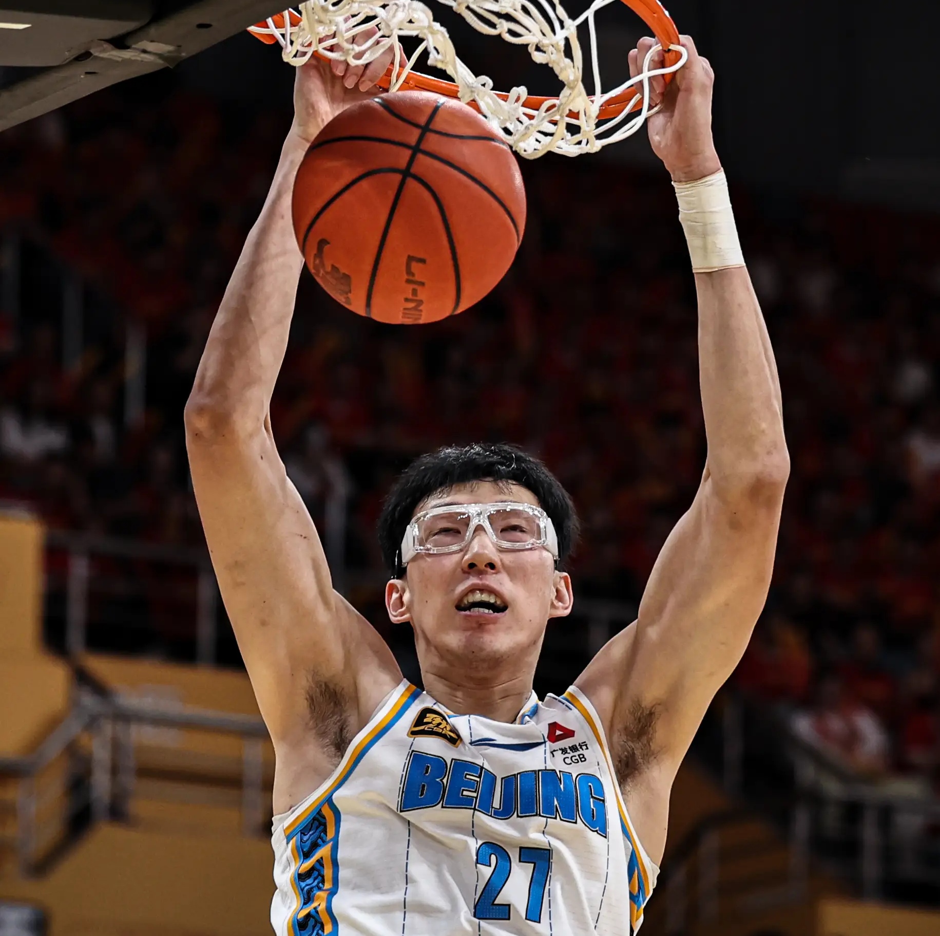 英雄联盟-今夜法国杯传出新动向，广厦男篮篮板制胜，管理层表态：态度坚定，赛程密集仍需轮换的简单介绍